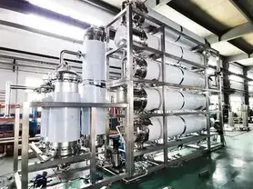 Destilador de agua de termocompresión multiefecto