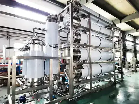 Destilador de agua de termocompresión multiefecto