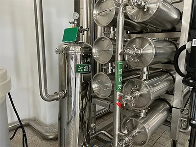 Sistema de generación y almacenamiento de agua purificada para una empresa farmacéutica de Uzbekistán